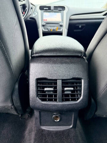 2017 Ford Fusion SE