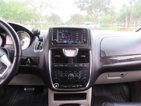 2014 Chrysler Town and Country Touring