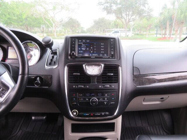 2014 Chrysler Town and Country Touring