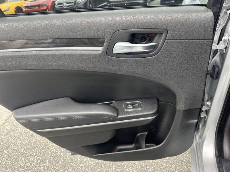 2022 Chrysler 300 Touring