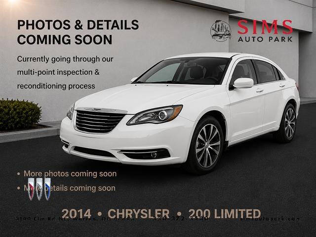 2014 Chrysler 200 Limited's photo