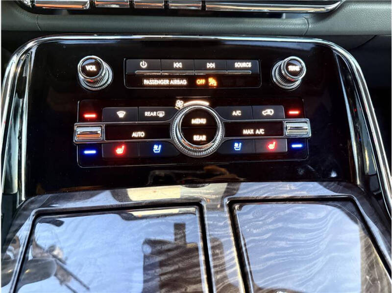2019 Lincoln Navigator Select