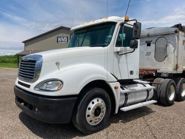 2005 Freightliner Columbia 120