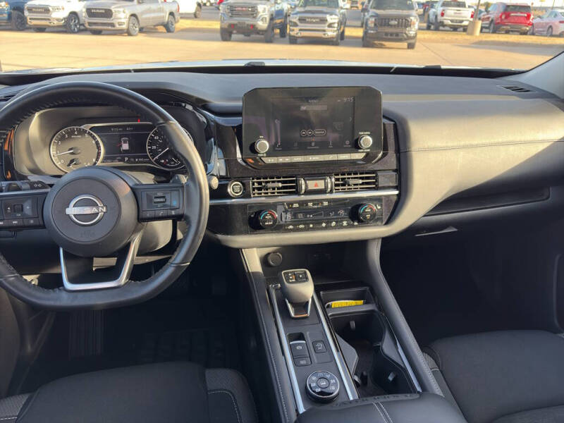2024 Nissan Pathfinder SV