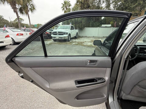 2005 Toyota Camry LE