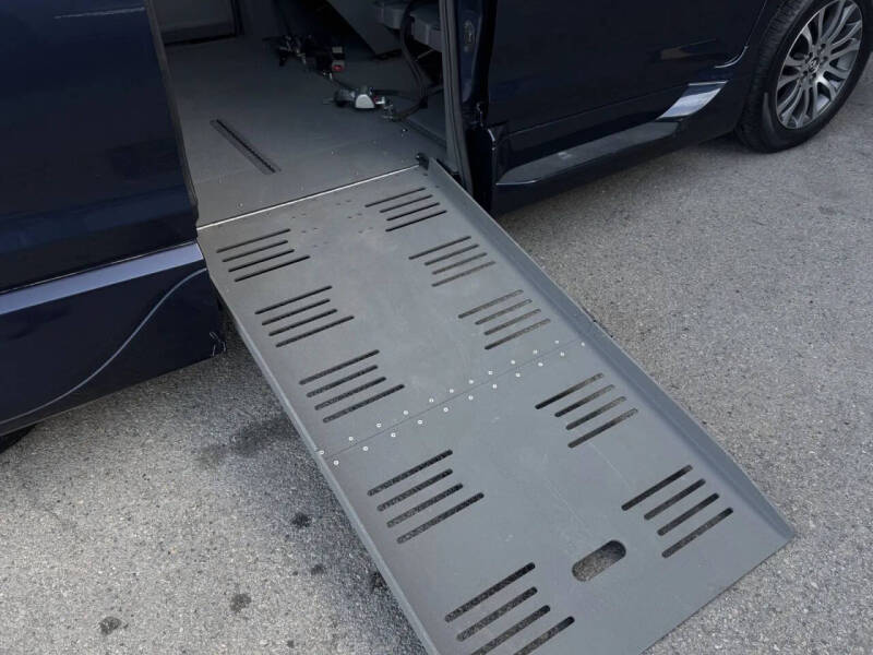 2019 Toyota Sienna XLE 8-Passenger