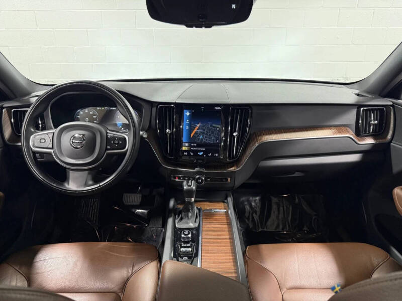 2021 Volvo XC60 T5 Momentum