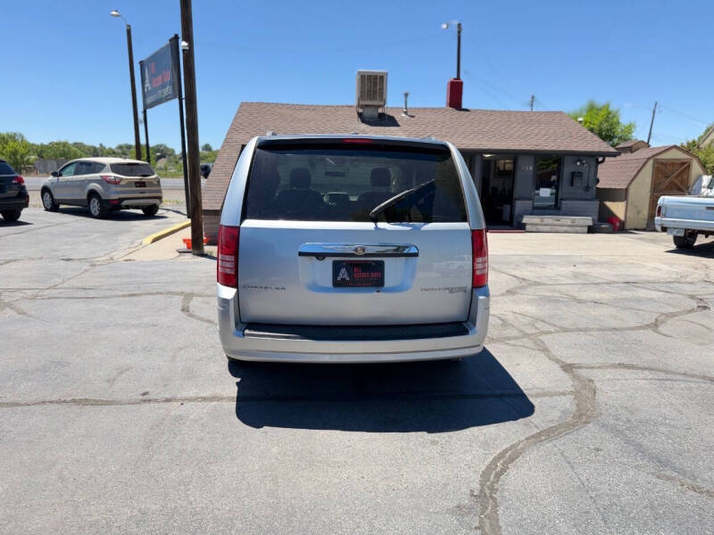 2009 Chrysler Town and Country Touring