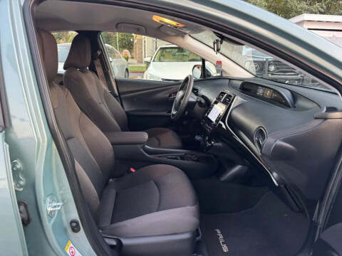 2021 Toyota Prius LE