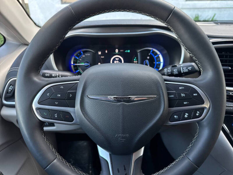 2024 Chrysler Pacifica Plug-In Hybrid Select