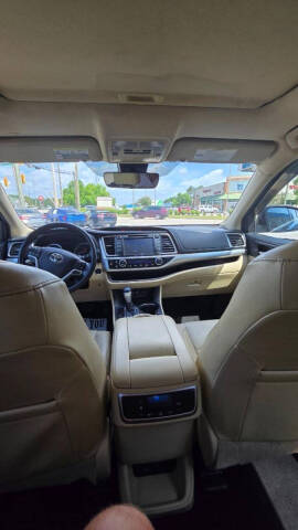 2019 Toyota Highlander SE
