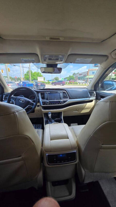 2019 Toyota Highlander SE