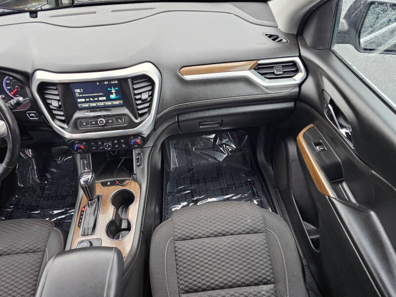 2017 GMC Acadia SLE-2