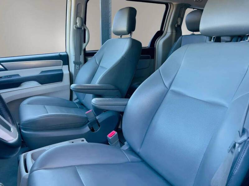 2014 Volkswagen Routan