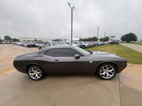 2016 Dodge Challenger SXT Plus