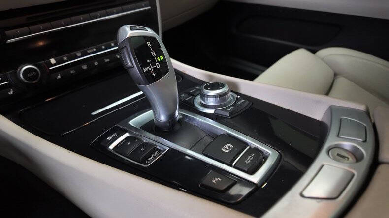 2012 BMW 5 Series 550i Gran Turismo