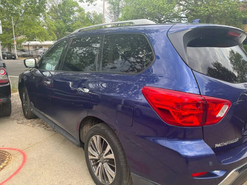 2020 Nissan Pathfinder SL