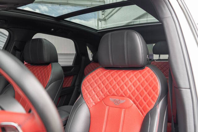 2021 Bentley Bentayga 17