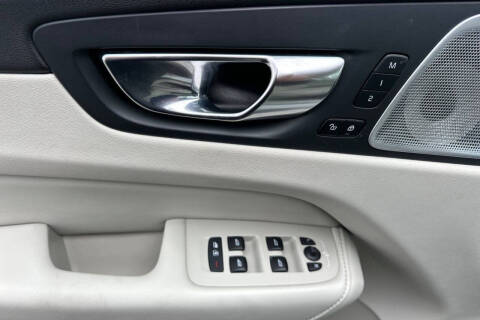 2021 Volvo XC60 Recharge T8 Inscription