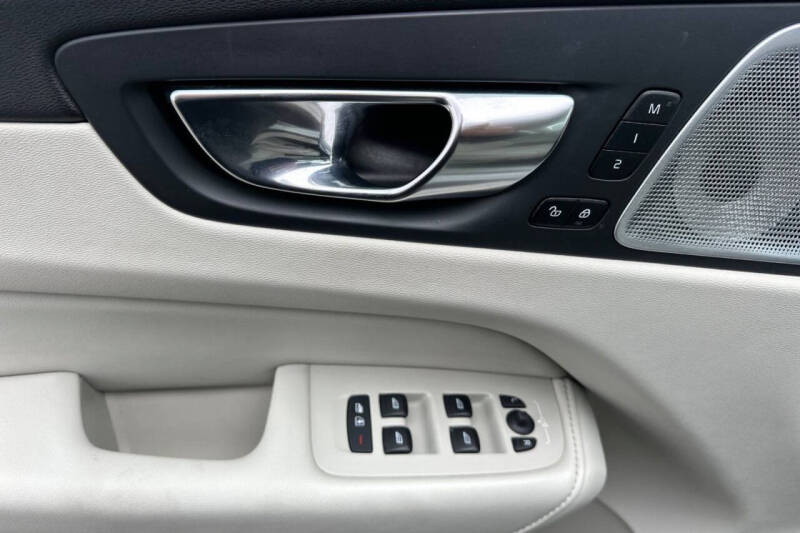 2021 Volvo XC60 Recharge T8 Inscription