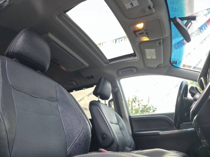2016 Toyota Sienna SE 8-Passenger