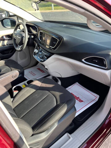 2020 Chrysler Voyager LX