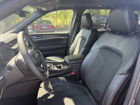 2026 Jeep Grand Cherokee Altitude