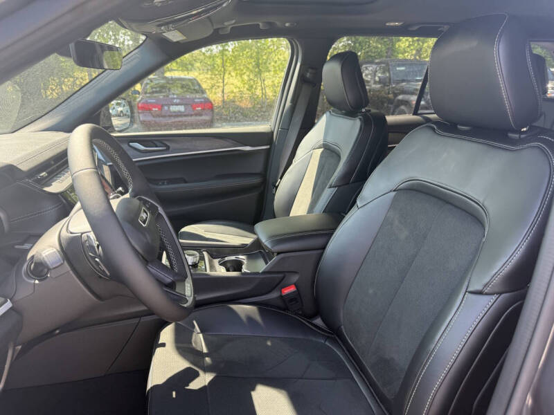 2026 Jeep Grand Cherokee Altitude