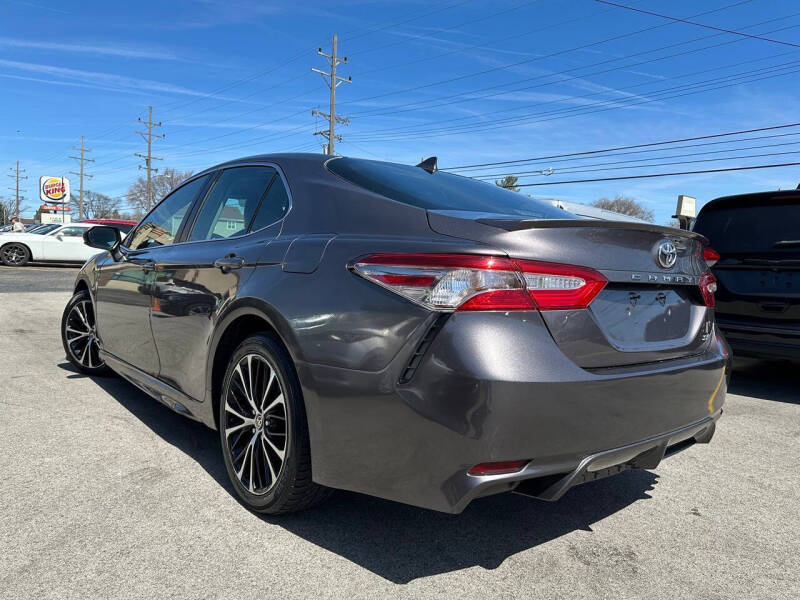 2020 Toyota Camry SE