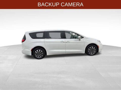 2022 Chrysler Pacifica Hybrid Touring L
