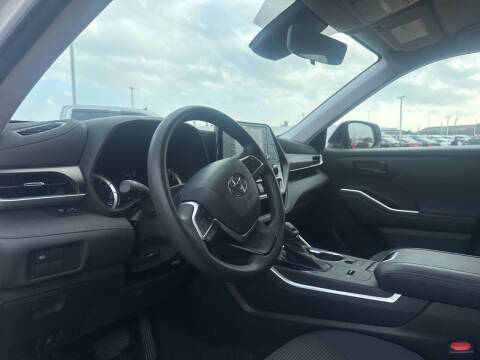 2022 Toyota Highlander L