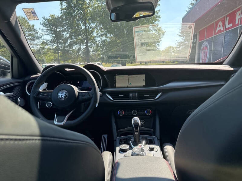 2025 Alfa Romeo Stelvio Tributo Italiano