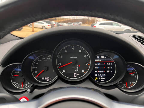 2017 Porsche Cayenne Platinum Edition