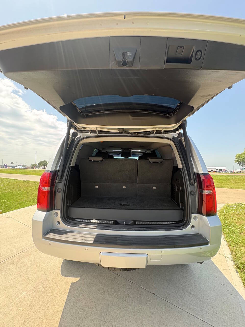 Silver 2015 Chevrolet Tahoe LT 4x4 LT 4dr SUV 23