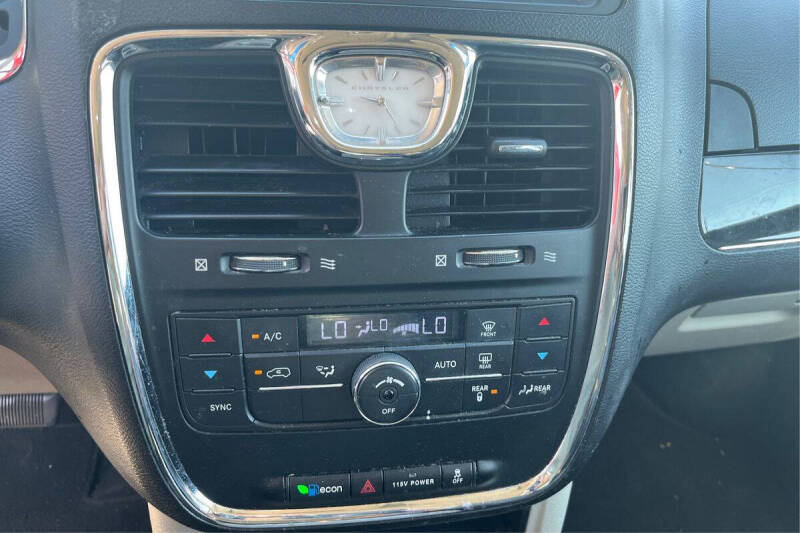 2014 Chrysler Town and Country Touring