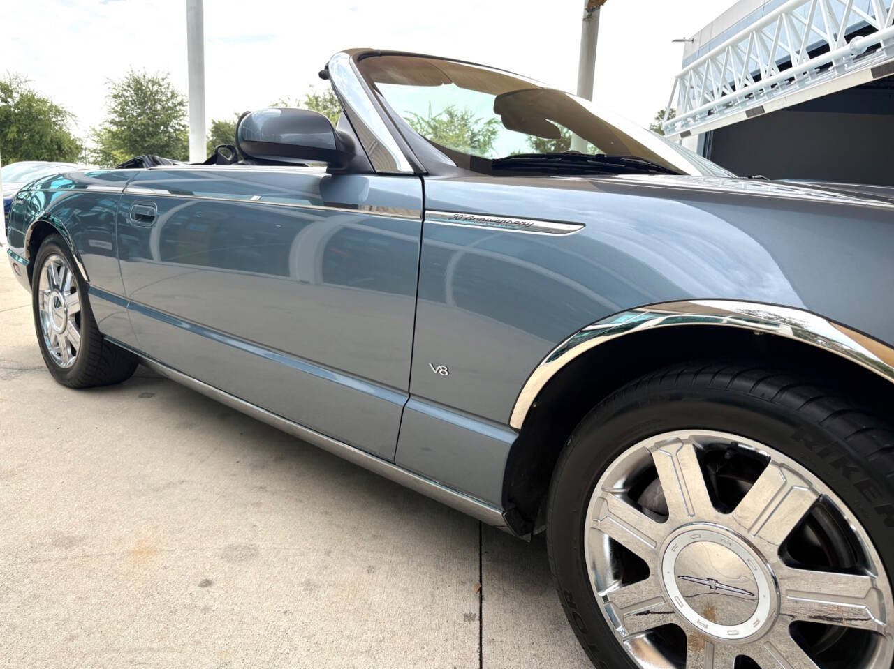 2005 Ford Thunderbird 18