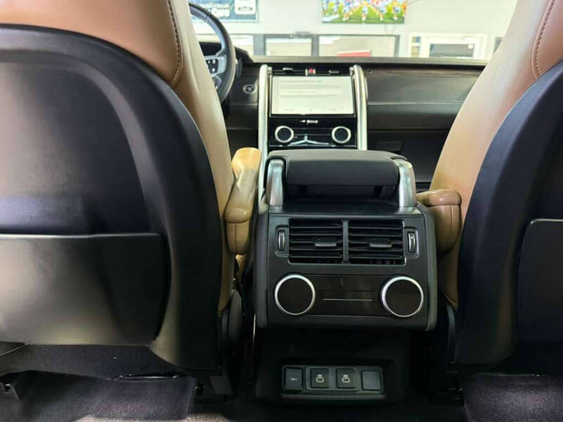 2024 Land Rover Discovery P300 Dynamic SE