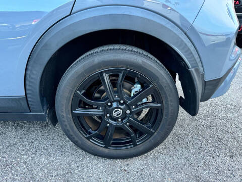 2021 Nissan Kicks SR