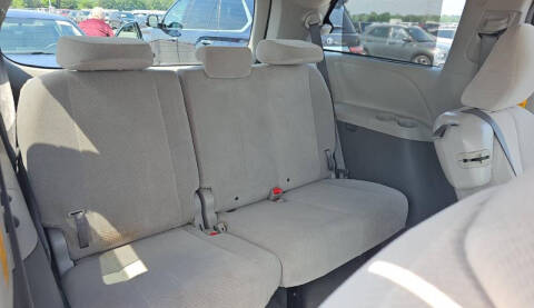 2014 Toyota Sienna LE 8-Passenger