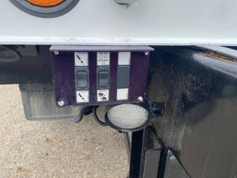 2015 Freightliner M2 106