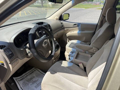 2009 Kia Sedona LX