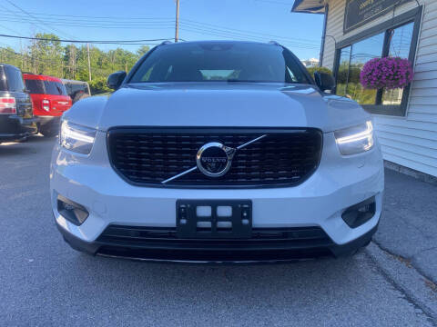 2022 Volvo XC40 T5 R-Design
