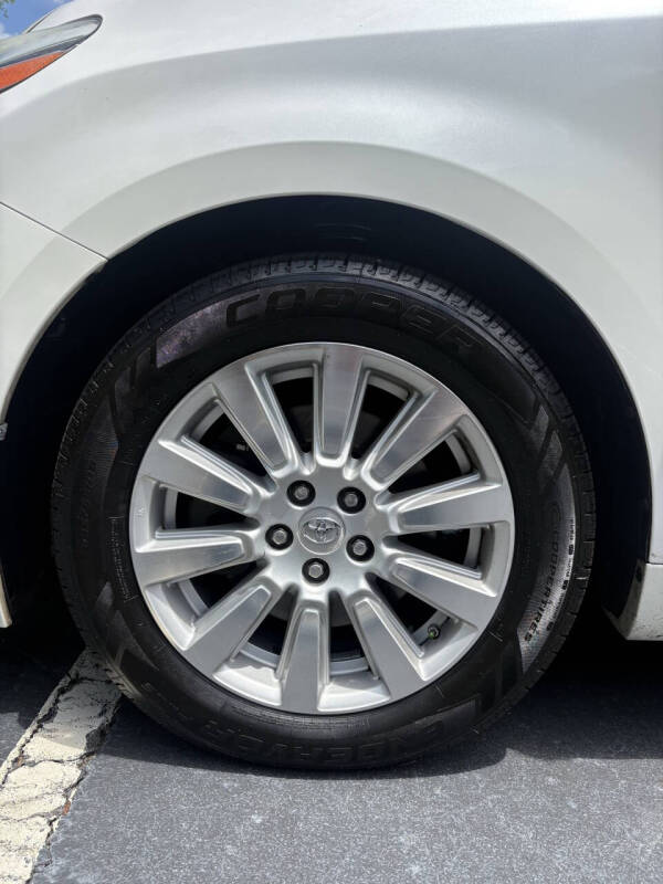 2017 Toyota Sienna Limited Premium 7-Passenger