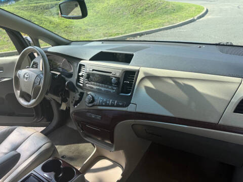 2014 Toyota Sienna XLE 8-Passenger