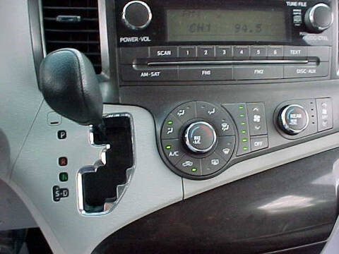 2011 Toyota Sienna Base 7-Passenger