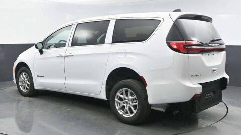 2024 Chrysler Pacifica Touring