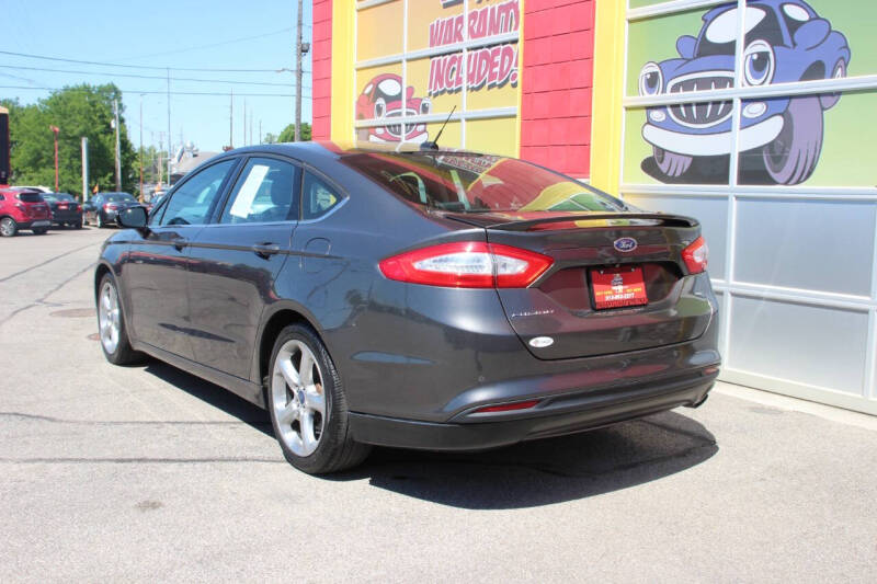2016 Ford Fusion SE
