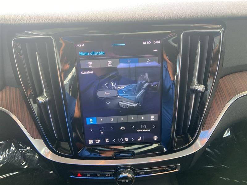 2023 Volvo S60 B5 Plus Dark Theme