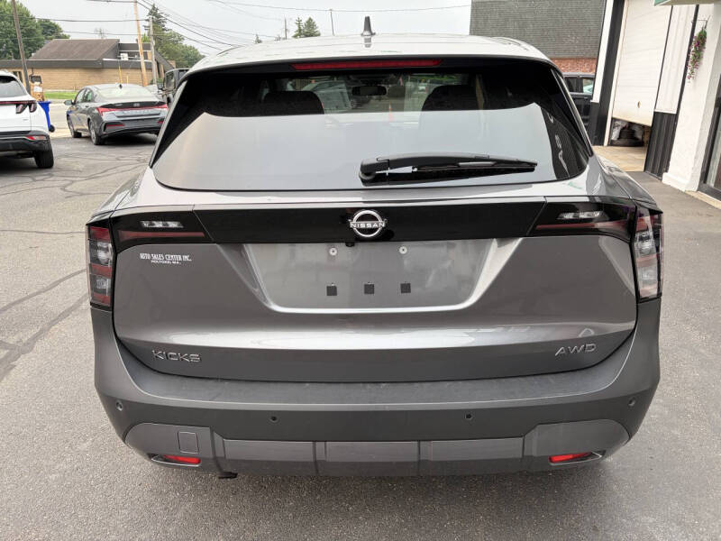 2025 Nissan Kicks SV