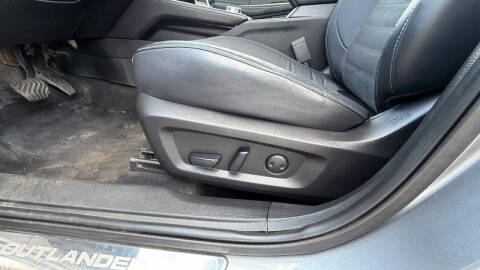 2023 Mitsubishi Outlander SE